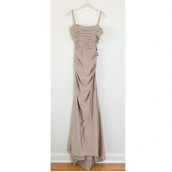 La Femme Strappy Back Ruched Trumpet Gown Maxi Dress 28398 in Nude Size 8 NWT - Picture 3 of 4